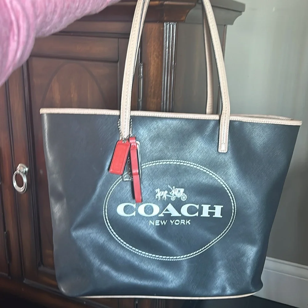 Authentic Coach handbag - Picture 6 of 6
